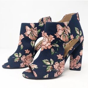 Qupid Floral Heels - size 9 - NWT